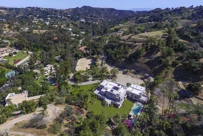 Celebrity News Cher House at Beverly Hills