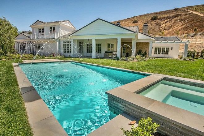 Celebrity Homes Kylie Jenner Stunning Hidden Hills Home (8)