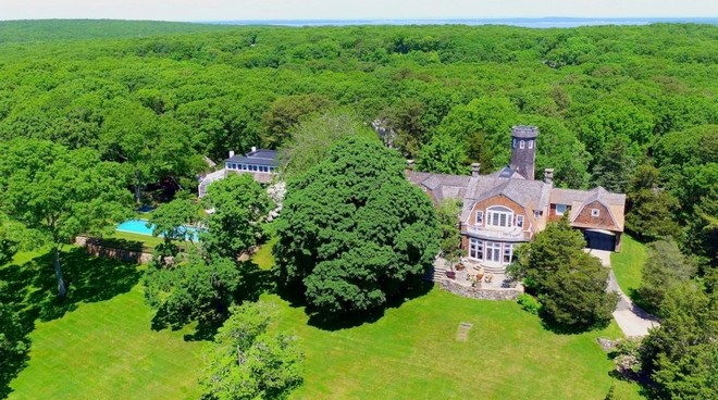 Christie Brinkley Amazing Hamptons Mansion