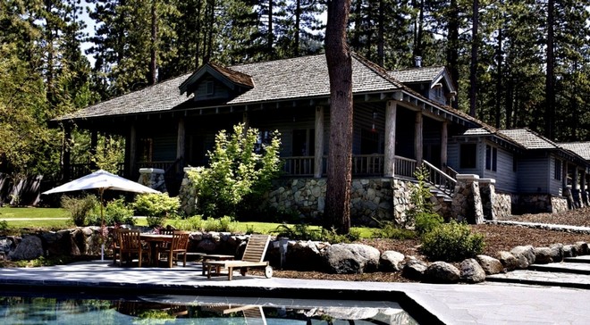 Homes This Wonderful Lake House Belongs to Mark Mastrov (5)