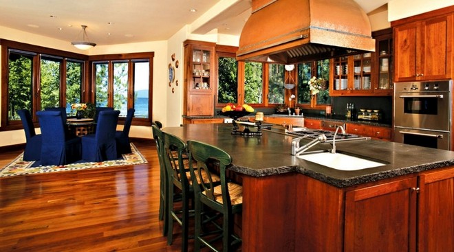 Homes This Wonderful Lake House Belongs to Mark Mastrov (7)