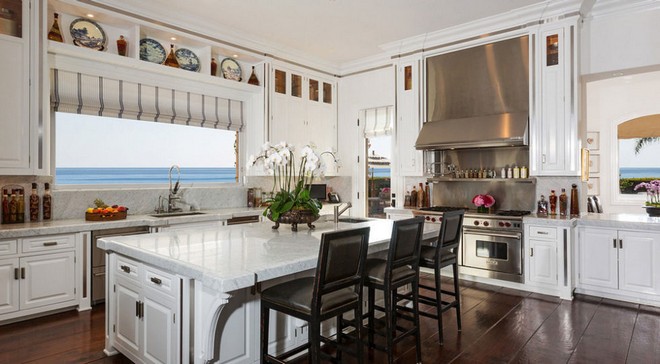 Celebrity Homes Gigi Hadid's Outstanding Malibu Childhood Home (4)