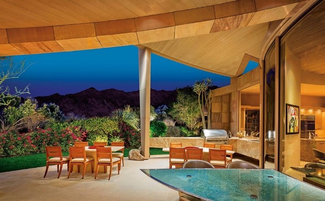 INside Celebrity Homes Jerry Weintraub Desert Estate (3)