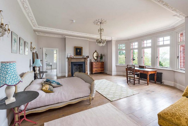 Inside Celebrity Homes Cate Blanchett’s English Mansion (7)