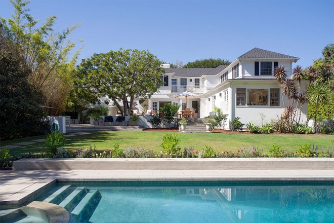Alyson Hannigan is Selling LA Estate