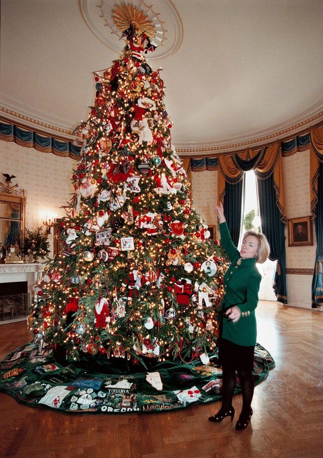 celebrity-homes-christmas-at-white-house-through-the-years-5
