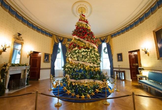celebrity-homes-white-house-christmas-decorations-you-need-to-see-3