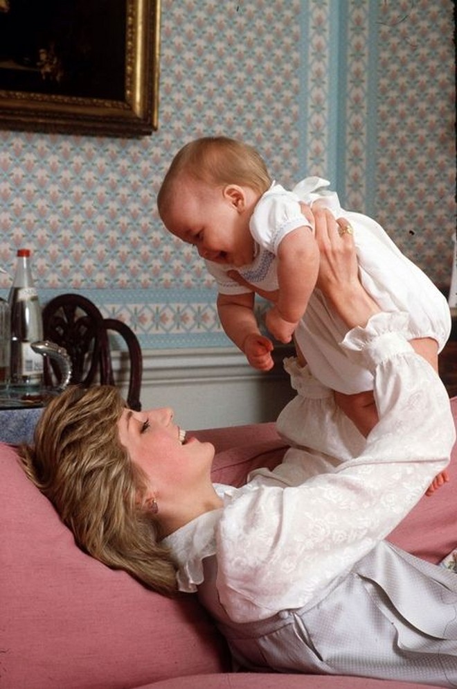 Inside Celebrity Homes Princess Diana At Home