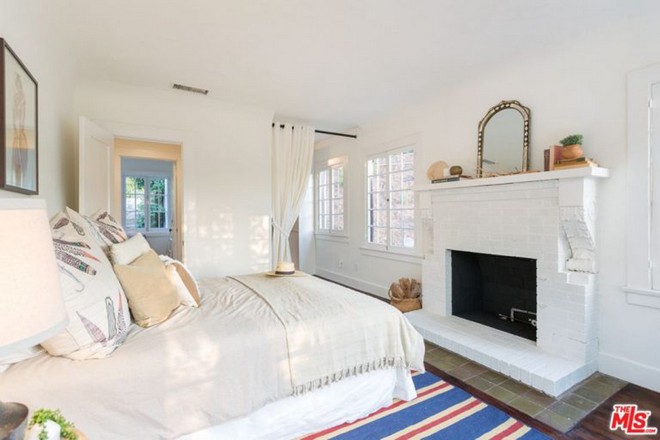 Celebrity Homes Step Inside Joy Behar New Condo in NYC (1)